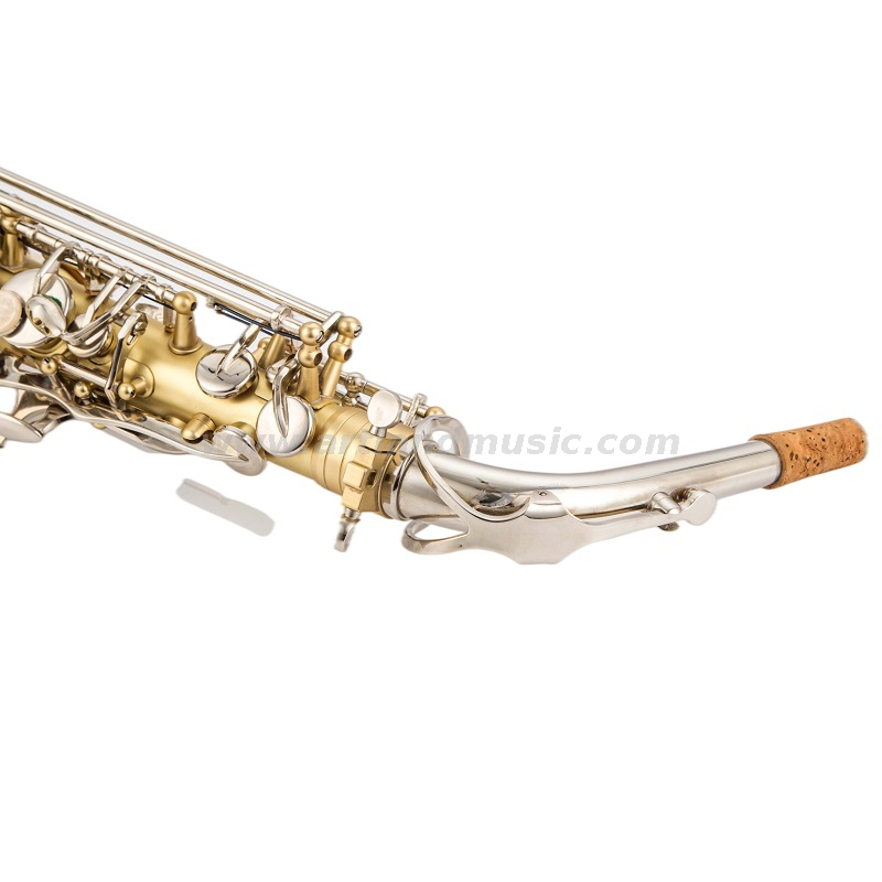 Saxofón Alto en Mib Cuerpo Lacado en Oro Mate Grabado a Mano con Llave de Níquel